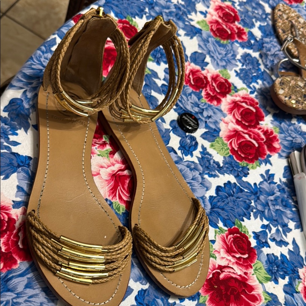 TORY BURCH Stylish Tan Sandals with Gold Accents